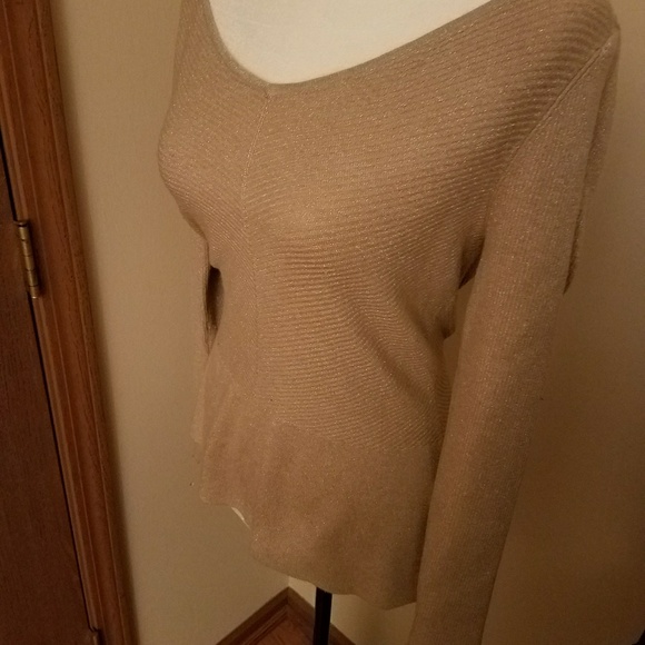 Gold knit sweater type top - Picture 1 of 3
